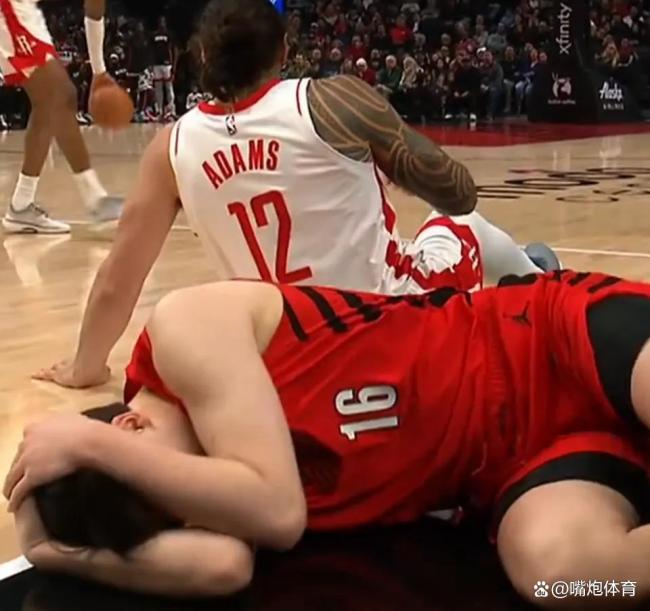 杨瀚森被坐到头部