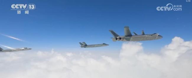 今天 歼-20十五岁了 见证空军腾飞