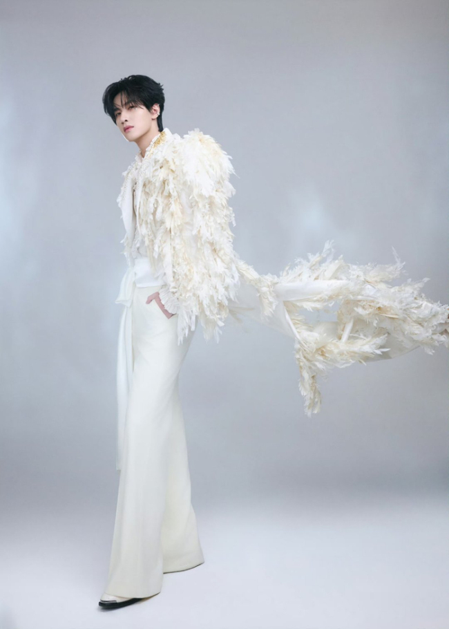 展轩首套高定 诞辰音乐会明慧登场