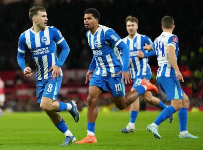 足总杯：曼联1-2布莱顿遭淘汰 格鲁达传射建功 谢什科破门难救主