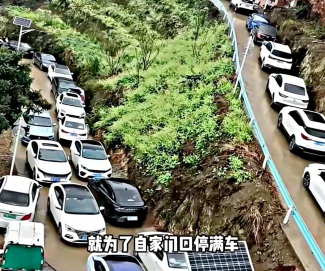 请网友帮按猪女生称今天只吃饭不按猪 两千人连夜堵门求参与