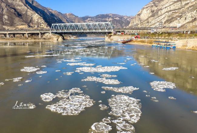 山西河津：黄河流凌蔚为壮观