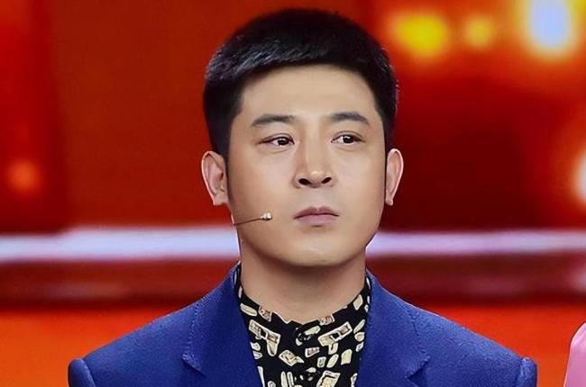 闫学晶的犬子被举报非法入学 特权争议引热议