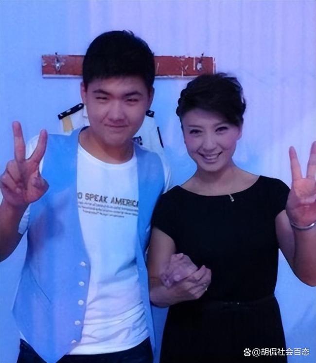 闫学晶儿子被指违规入学 资格合规性引争议