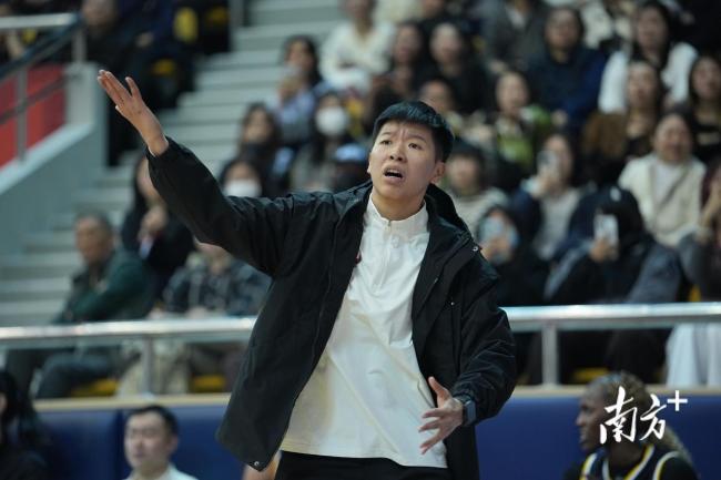 广东女篮遭遇赛季首败 激烈对决惜败山东