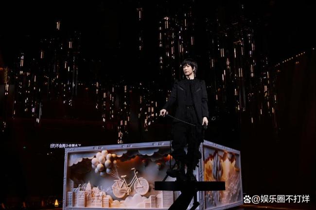 阿信扔掉让他摔了两次的粉色衣服 与霉运决裂