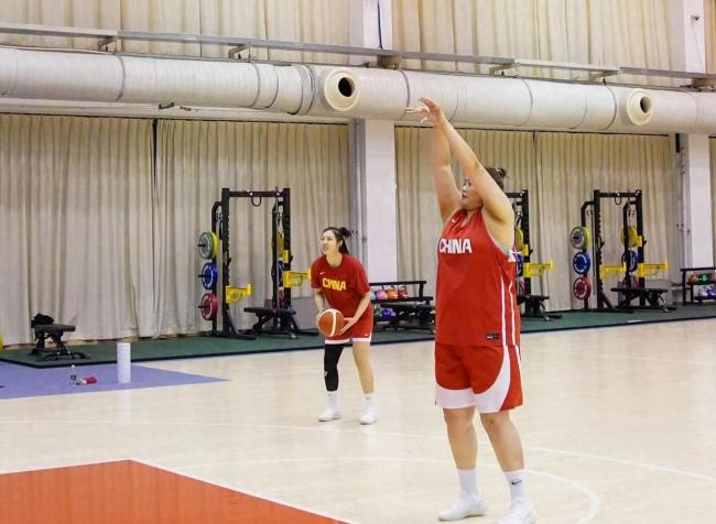 中国女篮最新训练画面出炉，刘禹彤首次入选