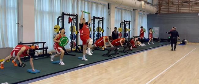 中国女篮最新训练画面出炉，刘禹彤首次入选 新时代阵容启航