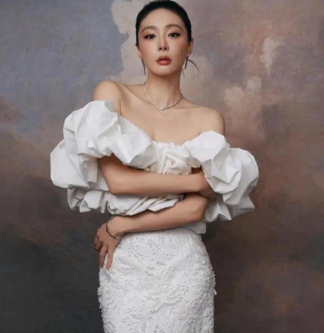 宋威龙赵今麦切蛋糕合照 甜蜜互动引爆现场