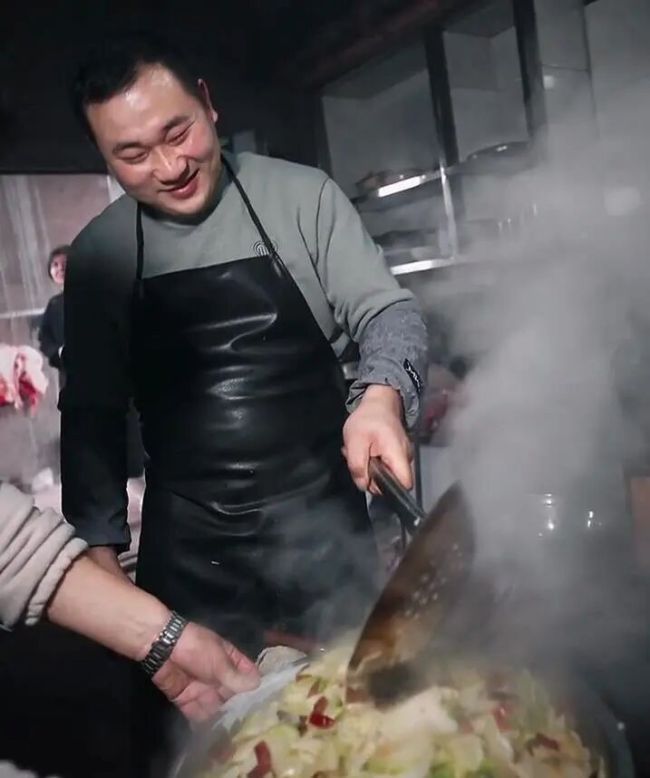 博主求助“按年猪”获网友响应 乡村嘉年华引爆全网热情