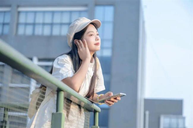 女大学生为抗癌女孩蓄发4年 传递温暖与希望