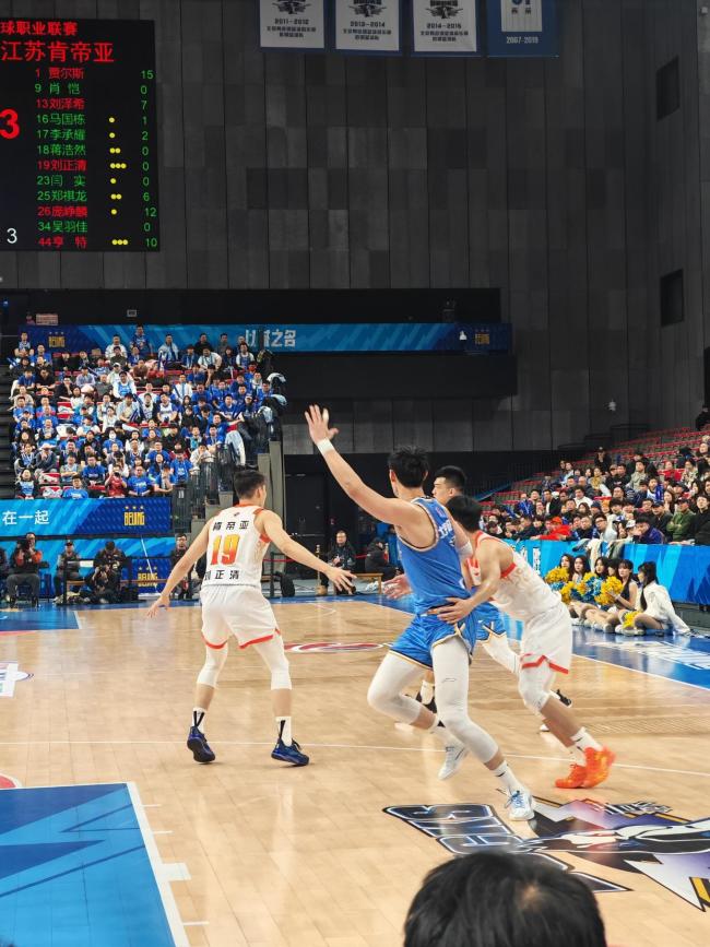 北汽男篮终结两连败 “后场双枪”立功
