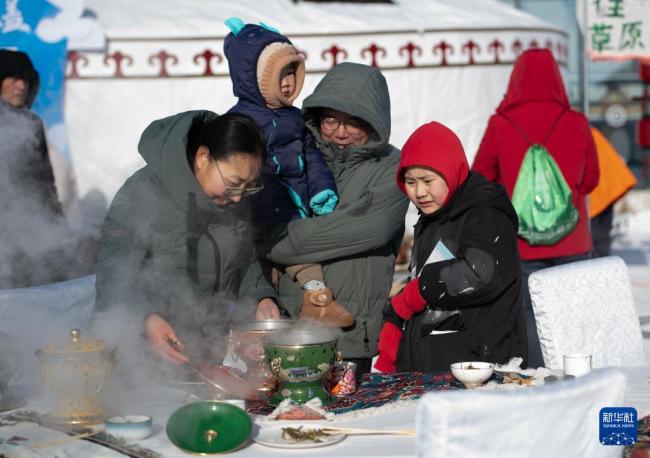 “三九”各地烟火气浓 寒冬里的温暖景象