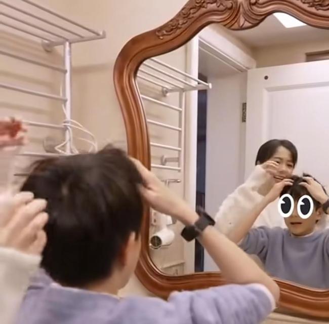 汪涵杨乐乐11岁儿子正脸 全家福曝光引猜测