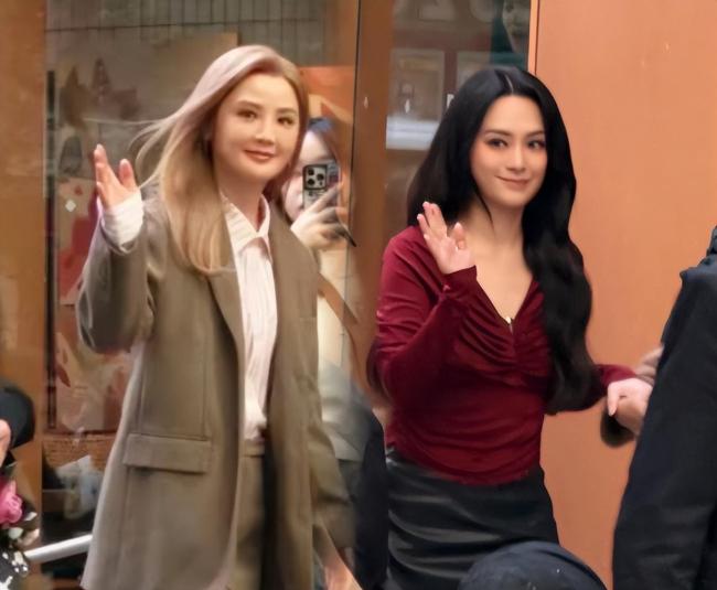 44岁阿娇与43岁阿Sa同框 Twins合体引发“爷青回”热潮