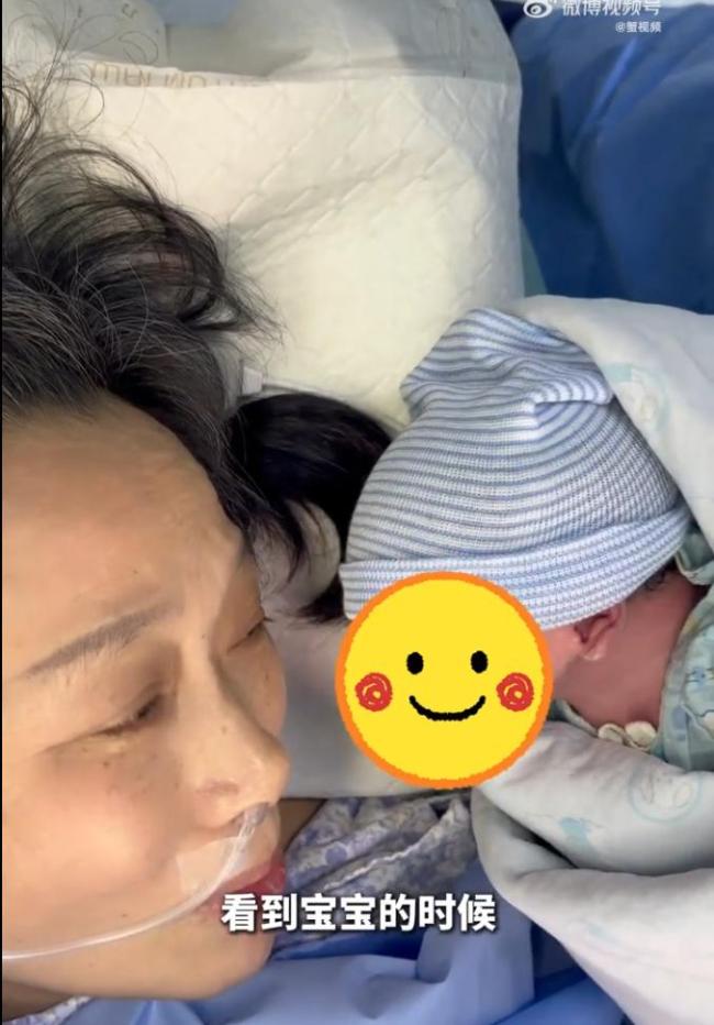 59岁女子回应顺利产子