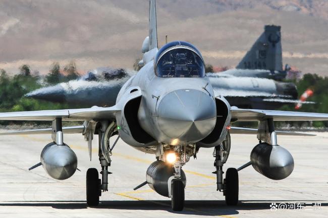 为何枭龙比歼10C更受国际市场欢迎 性价比之王引发抢购热潮