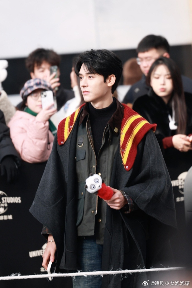 北京公共影城偶遇龚俊 帅我一跳又一跳