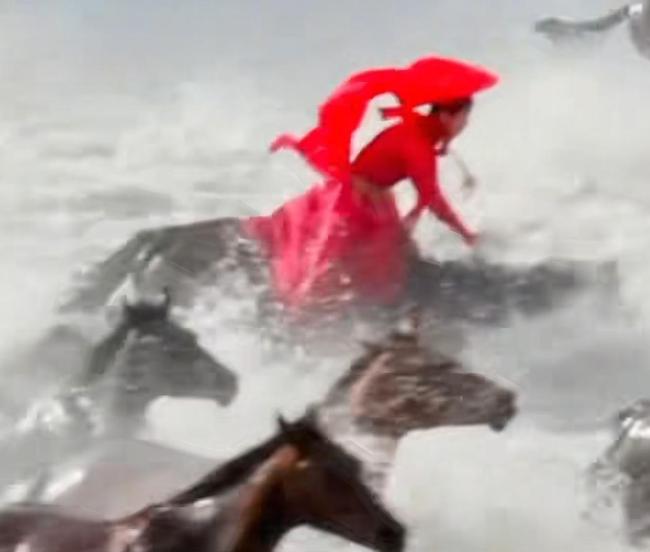 官方复兴女县长坠马耗损听说 因公殉职激发吝啬