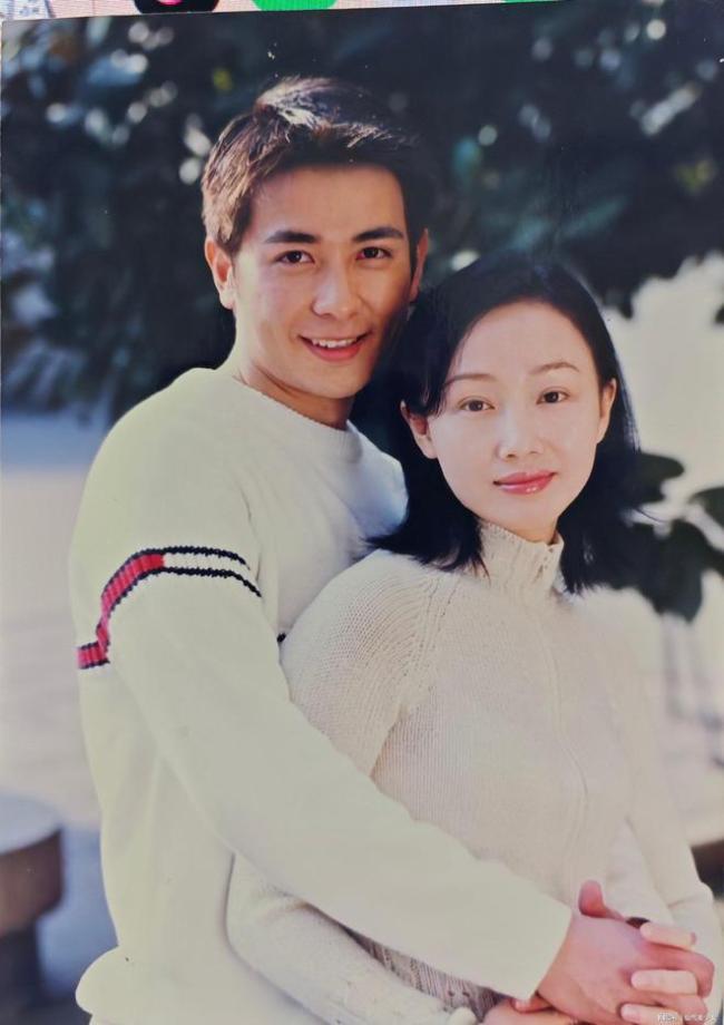 黄慧颐叱咤保剑锋婚前出轨后和她下跪求婚， 圈内东谈主作证， 相片曝光 风云握续发酵