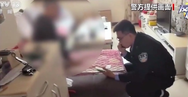 民警一口气冲到6楼 100万元保住了