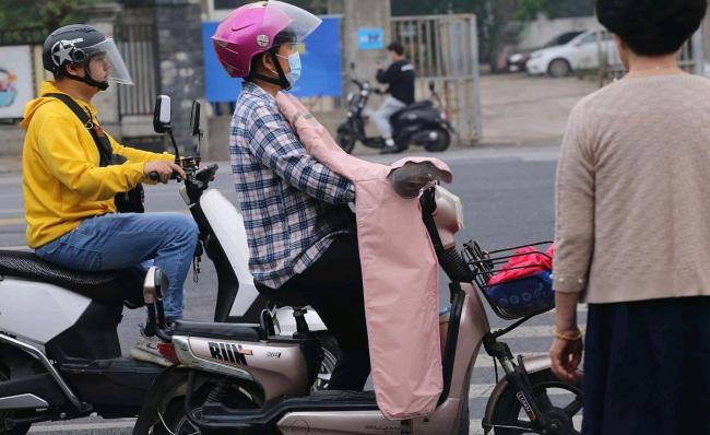 电动车都出来上班了 女性通勤新遴荐