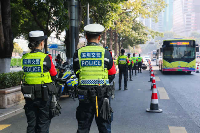 深圳百架无人机严查电动自行车违法 空中巡查提升道路安全
