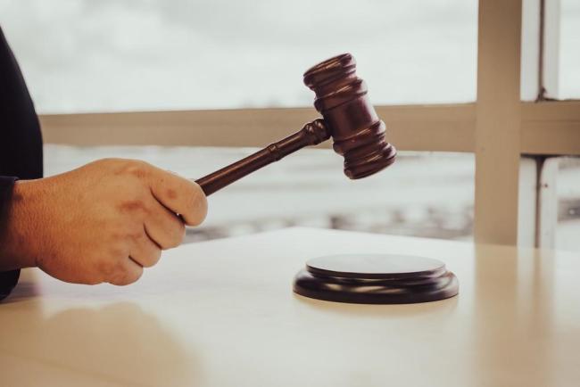 男子容留两女子卖淫获利500多被判刑