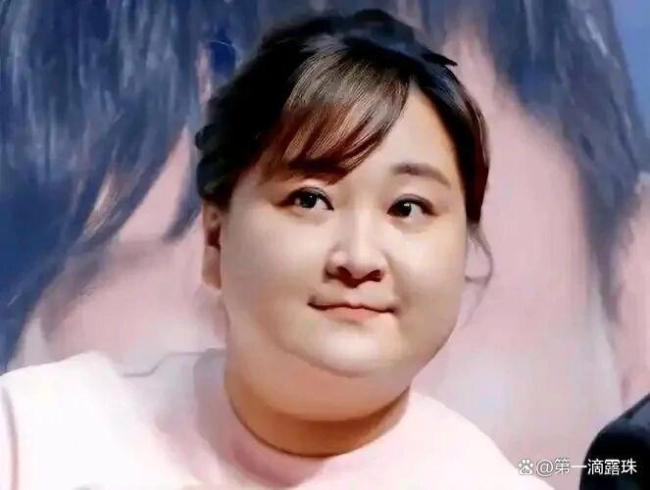 贾玲亮相米兰『时装周』机场路透 健康瘦身气场全开