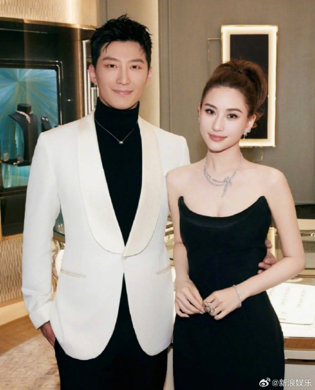 窦骁何超莲说春节缠绵是去旅游 甜密互动文告婚变据说