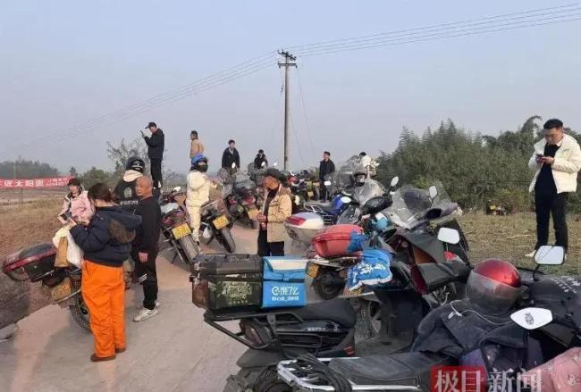 重庆合川庆福村人潮还未完全退去 刨猪汤引发网络狂欢