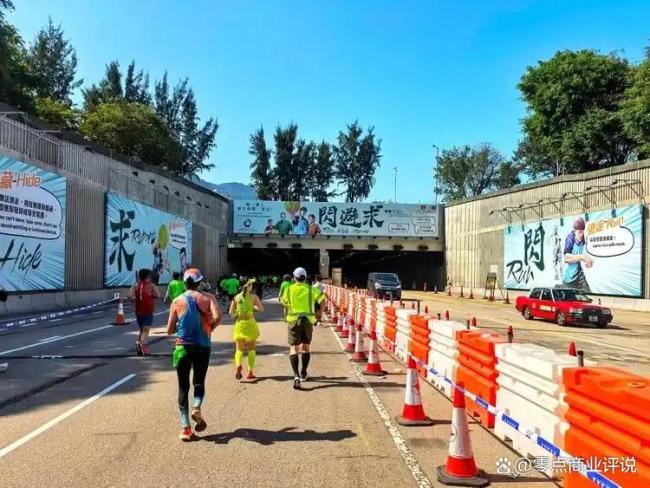 霍启刚记录郭晶晶冲线瞬间 名人风采闪耀马拉松