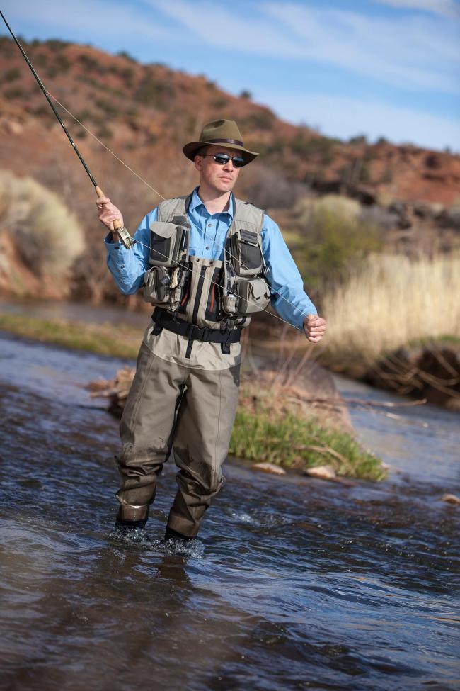 俄罗斯一地暴雪堆出公寓楼高雪坡 硬核生涯挑战