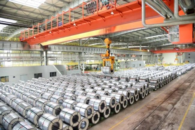 包钢爆炸巨响后 蒸汽球罐砸中废品站 事故致多东说念主伤一火