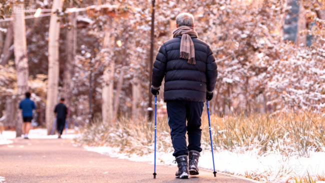 为什么说冬天是老东谈主的“沿途坎” 冬季健康挑战加重