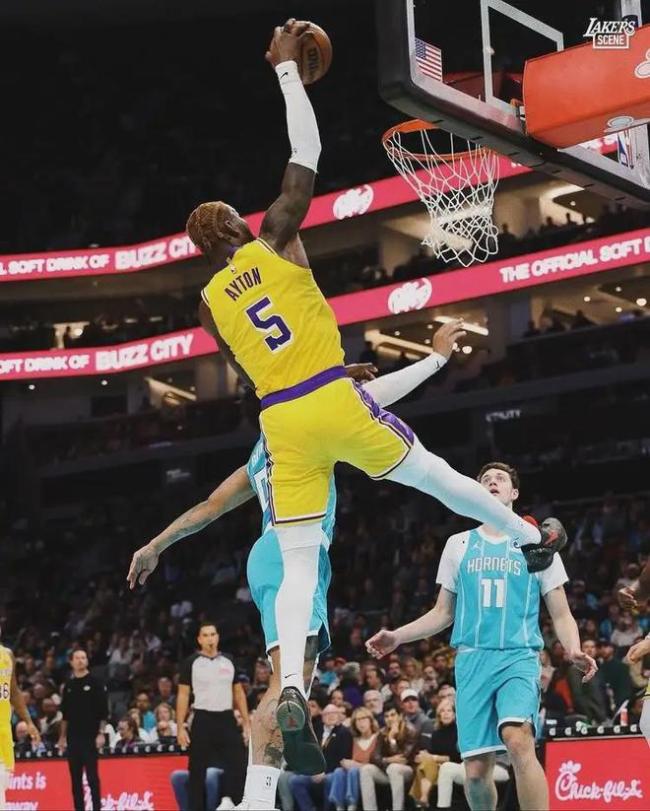 奈何评价湖东说念主中锋艾顿对阵猛龙的施展 历史级高效献艺