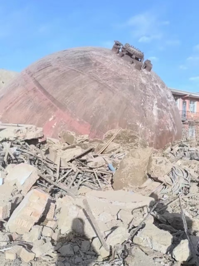 包钢爆炸巨响后：蒸汽球罐腾空飞越两公里，砸中废品站 事故已致4死6失联