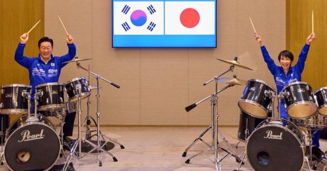 高市早苗放话 鞠躬戏背后的政治算计