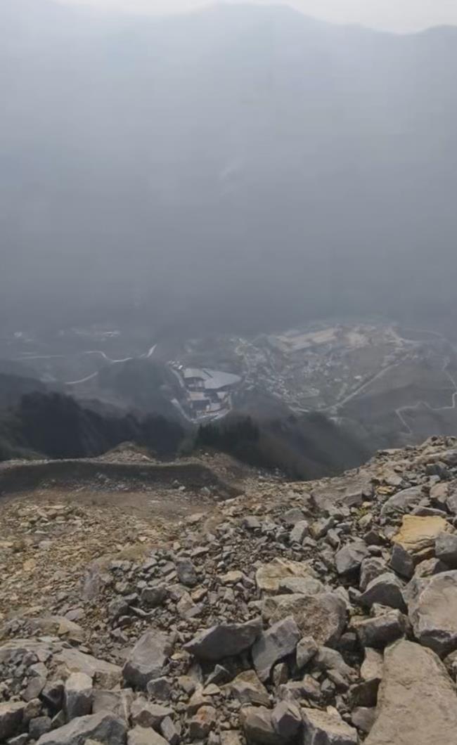 当地回应煤矿所在山体出现裂缝 已采取治理措施