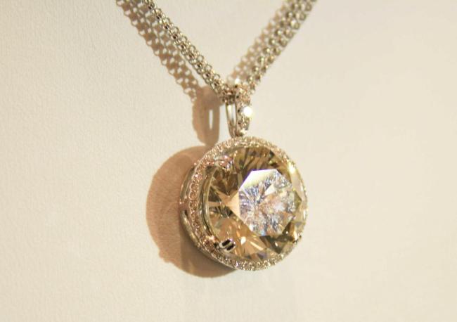 卖不动！戴比尔斯时隔一年再降价，钻石行业面临怎样的危机