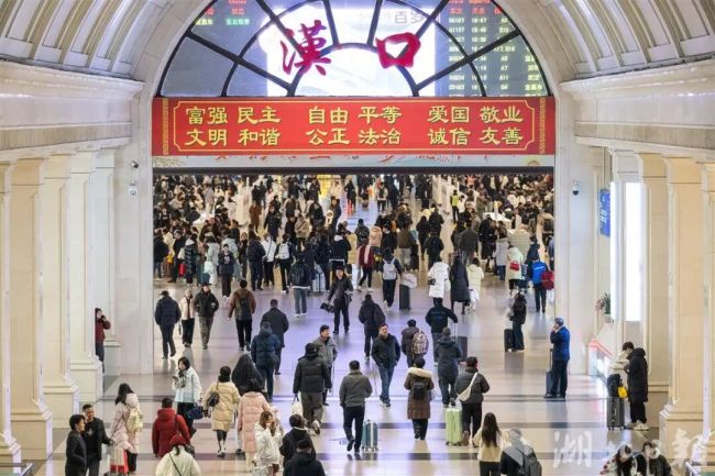 等武汉下雪 虽迟但到清凉寨首迎雪