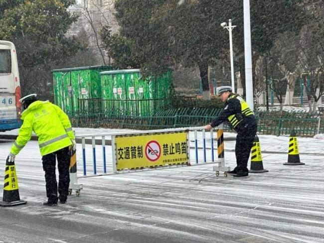 江苏宿迁最好意思“雪警”护祯祥 风雪中的仁爱看守
