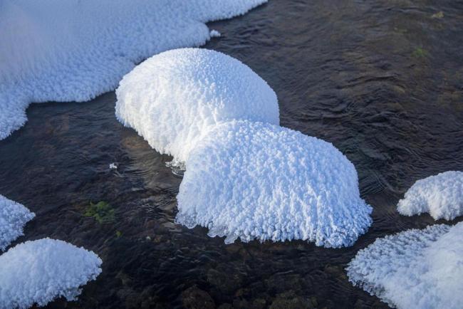 走进“最冷小镇”体验冰雪乐趣 不冻河奇观引关注