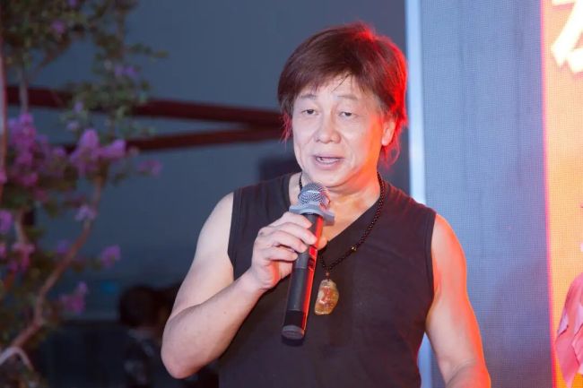 经纪人回应梁小龙去世原因 澄清谣言还原真相