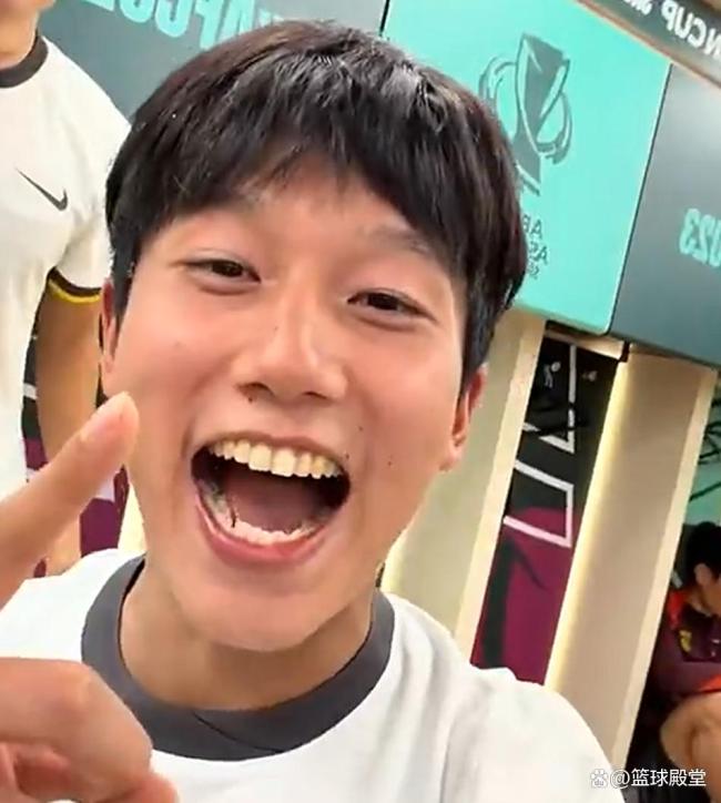 U23国足主帅站桌怒吼 战术奏效晋级决赛