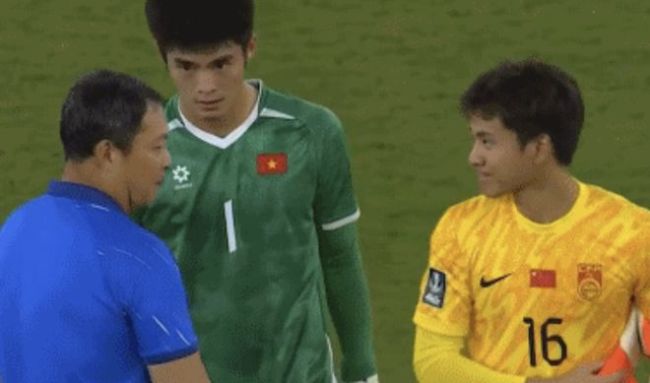 被中国队打哭！越南门将两眼通红接受采访 茫然感慨：他们切号了 国足进攻太犀利