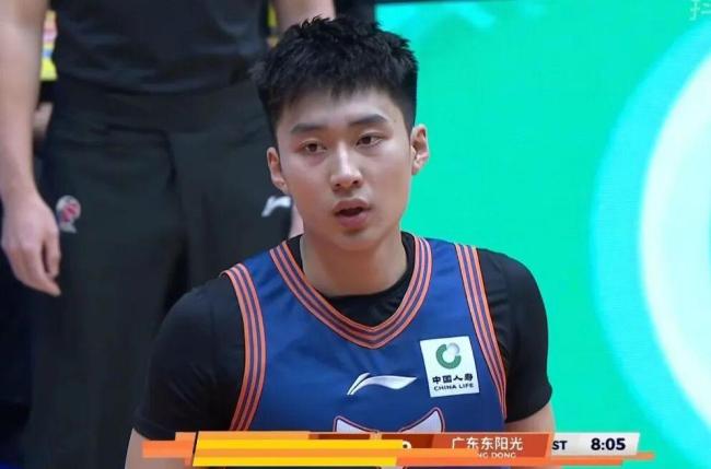 胡明轩26 4 4！广东男篮客场大胜四川 终结两连败