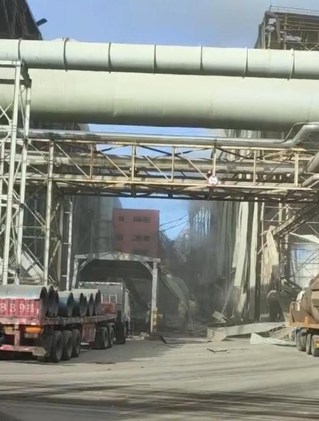 包钢板材厂爆炸致附近村庄玻璃被震碎