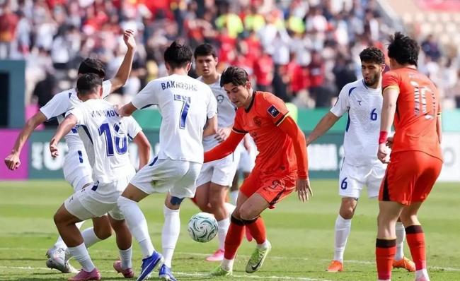 李昊门神！极限飞身扑出越南极具威胁射门，依旧延续封神状态 点球大战再显神威