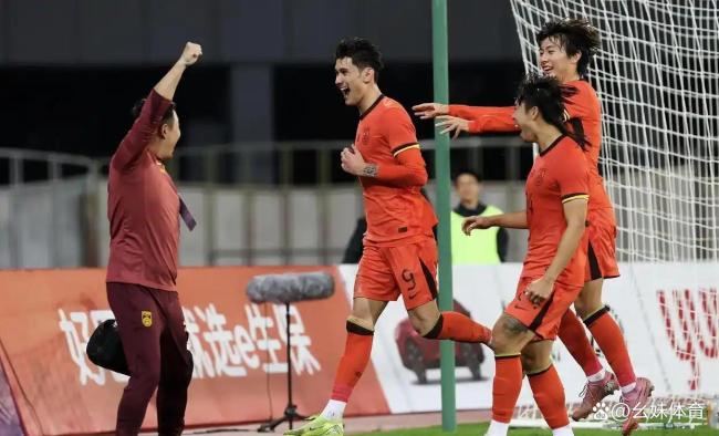 邵佳一迎开门红！国足首秀2-0取胜，张玉宁林良铭破门 年轻球员展新气象